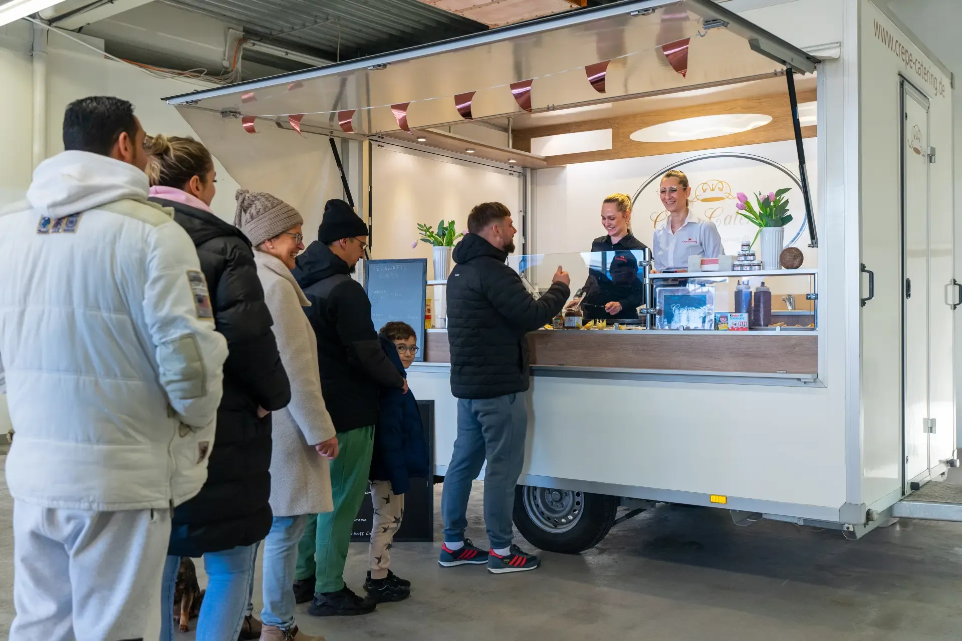 Crêpe Catering Stand mit professionellem Team in Hamburg